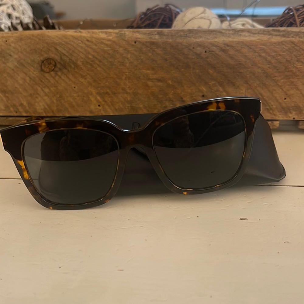 Diff sunglasses style BELLAexcellent condition! ☀️